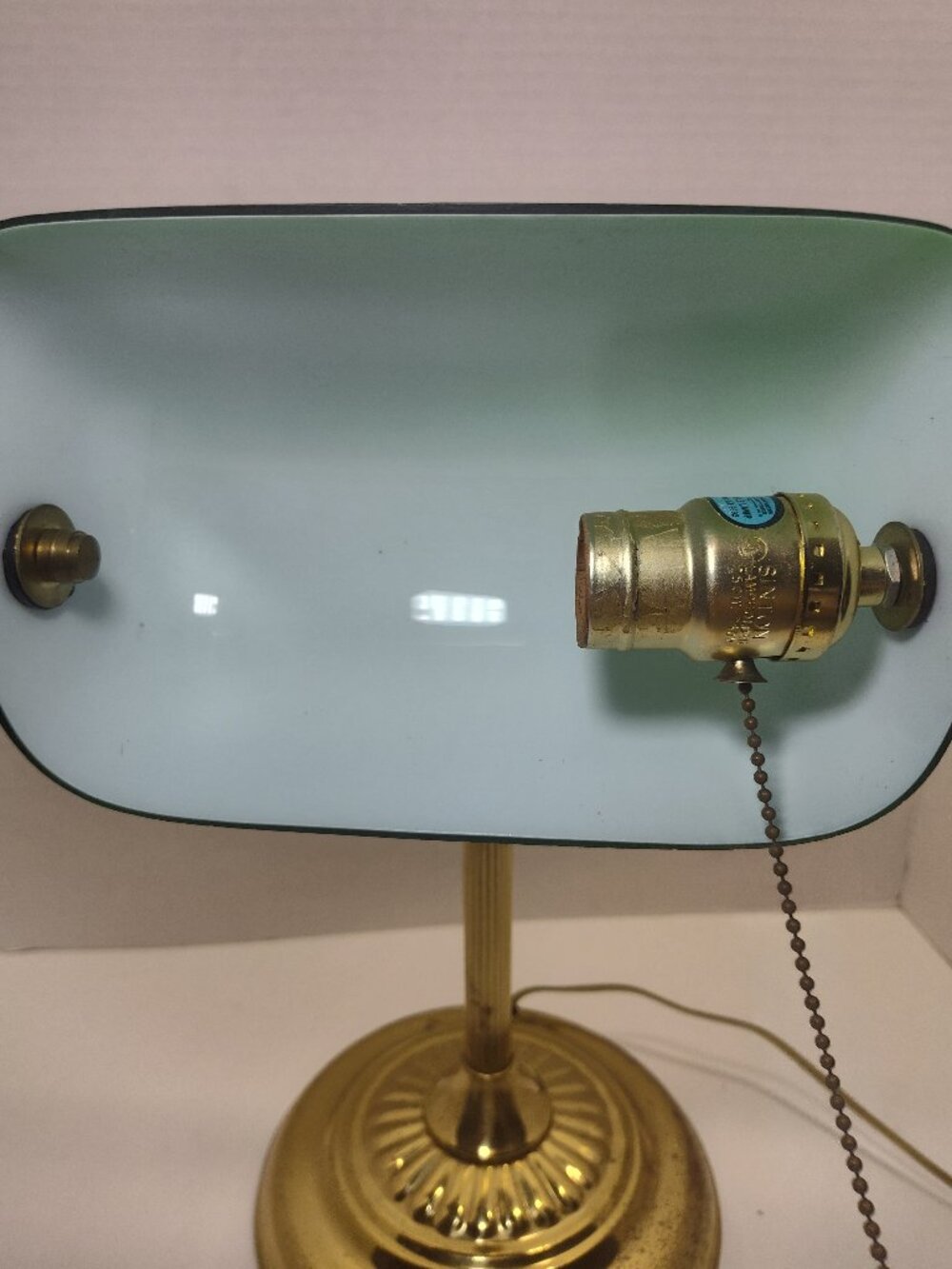 Green Glass Banker Desk Lamp Brass Tone Pull Chain Table Lamp Tested Working - Picture 6 of 12
